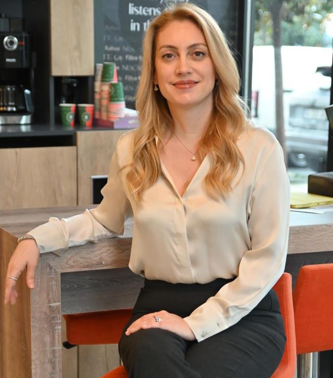 Banu Vural Gökay : Aynadaki Yabanc�la�ma: Kad�nlar Neden De�i�mek �stiyor?